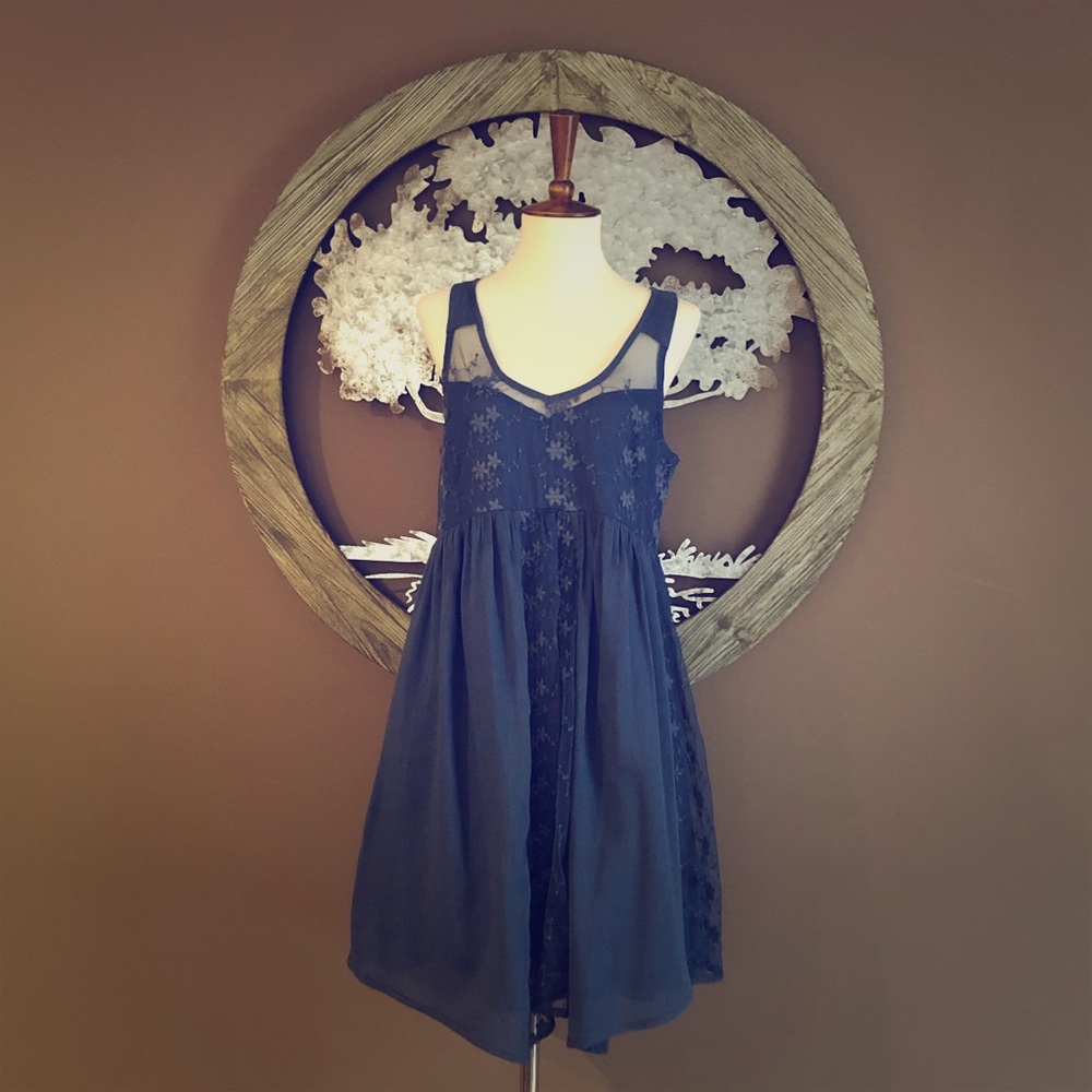 🆕 NWT A&F Embroidered Floral Dress
